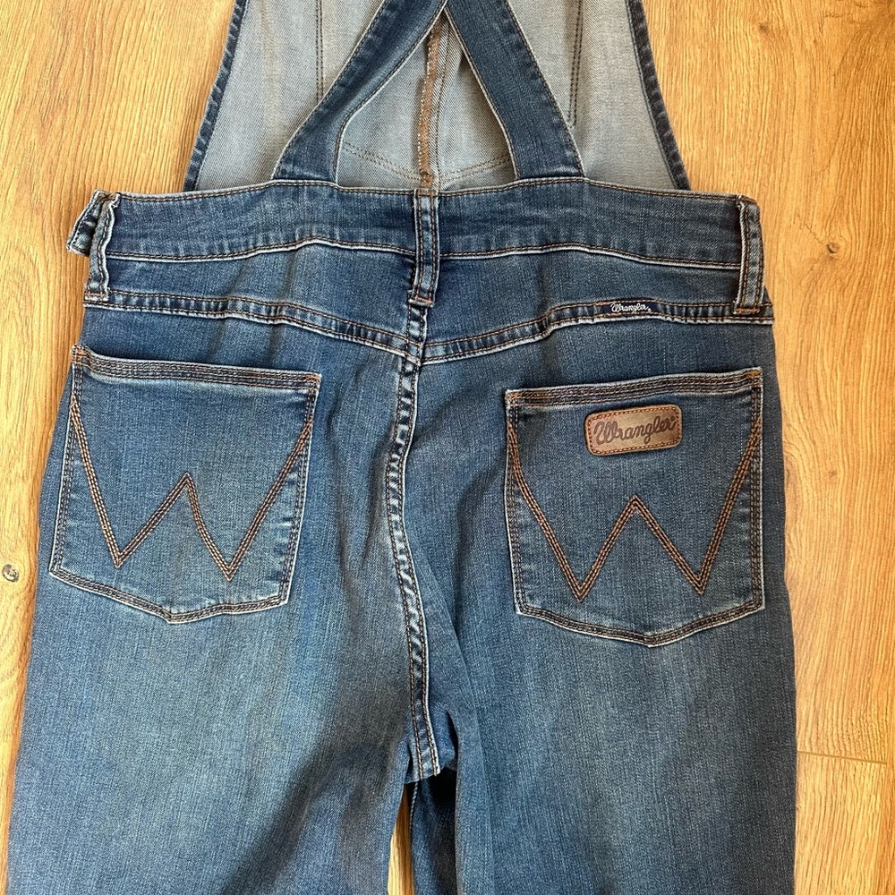 Slim fit Women’s Wrangler Overalls - Picture 6 of 7